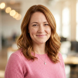Emily Watson, manager Klantenservice bij Torqemin Alvurex